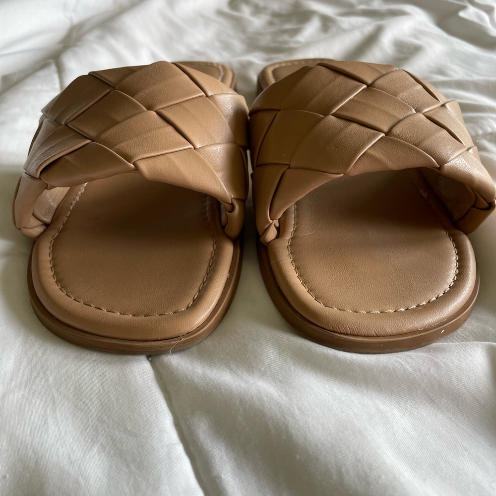 Beige Slides - Picture 3 of 4